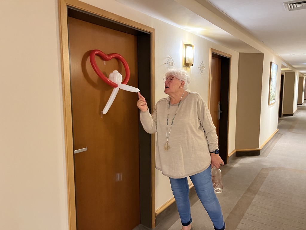 A surprise waited us on the room's door.